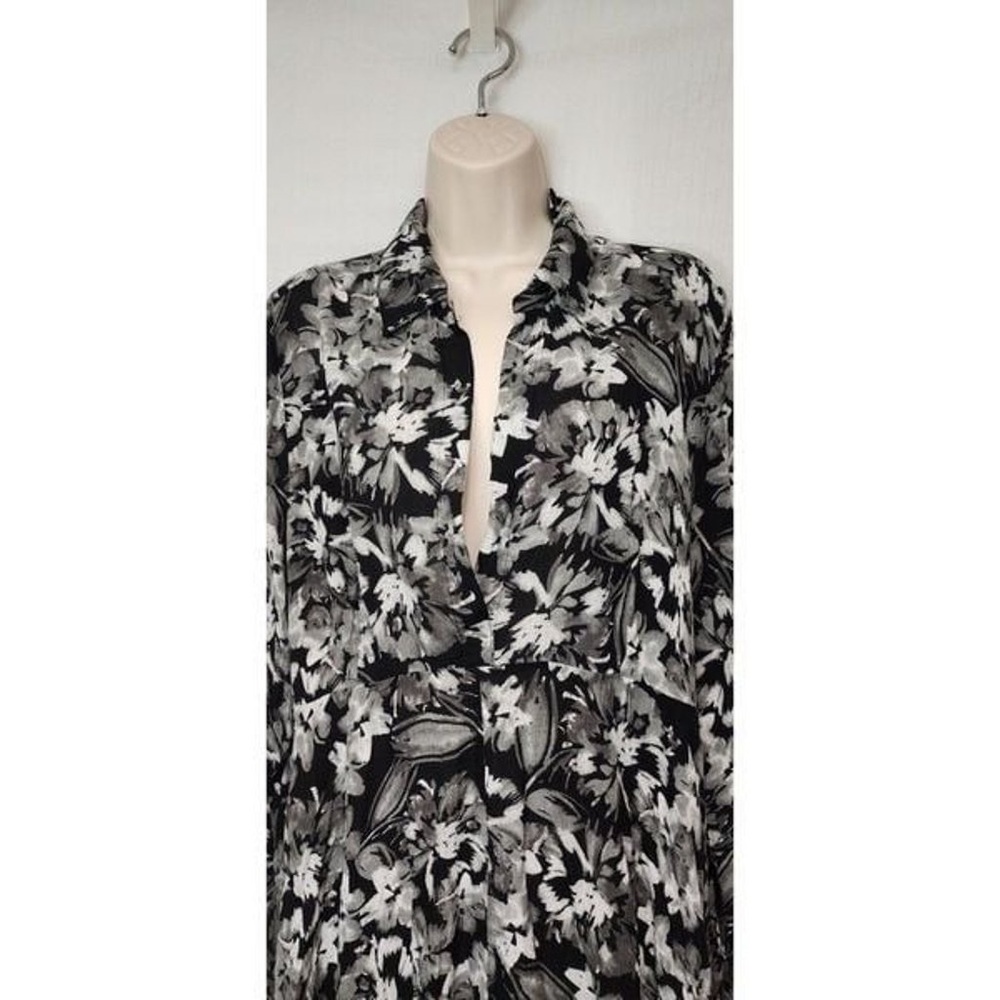 Black and White Floral Blouse - Picture 3 of 4